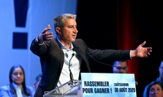 Le député François Ruffin lors d'un meeting de gauche à l'Espace André Malraux, à Châteaudun, le 30 août 2025 ( AFP / JEAN-FRANCOIS MONIER )