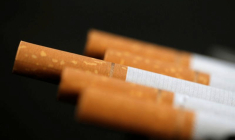 LE CIGARETTIER IMPERIAL BRANDS RÉDUIT D'UN TIERS LE DIVIDENDE, LE TITRE CHUTE