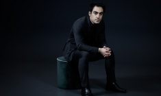 Amir Reza-Tofighi à Paris, le 15 janvier 2025. ( AFP / STEPHANE DE SAKUTIN )