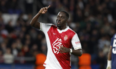Jordan Teze agacé par l'arbitrage de PSG-Monaco
