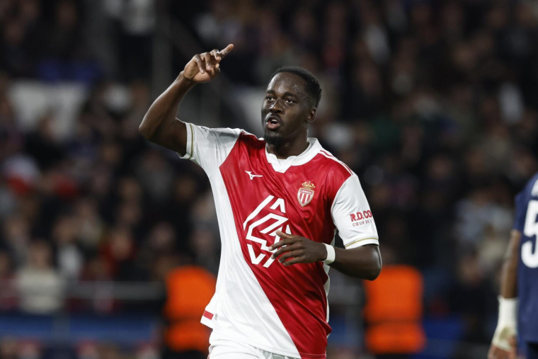 Jordan Teze agacé par l'arbitrage de PSG-Monaco