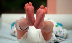 Un rapport parlementaire propose de refondre la politique familiale afin d'aider les Français à réaliser leur désir d'enfant, à l'heure où la natalité reste en berne dans le pays ( AFP / Didier PALLAGES )