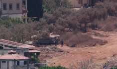 Des soldats israéliens patrouillent près d'une "zone pilote" dans le sud du Liban