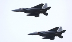 Des chasseurs F-15 de la force d'auto-défense japonaise, en avril 2026 (illustration) ( AFP / KAZUHIRO NOGI )