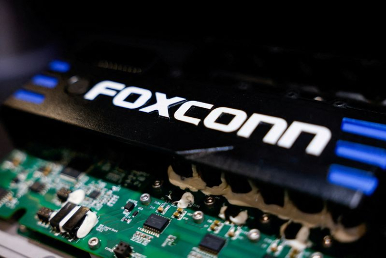 Un système de transmission pour deux roues électriques de Foxconn est présenté lors de la journée technologique annuelle de Foxconn à Taipei