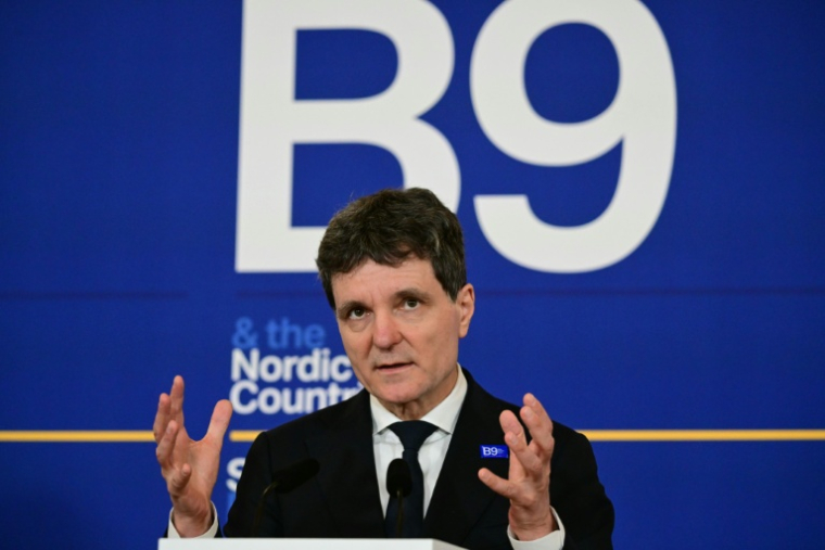 Le président roumain Nicusor Dan à Bucarest le 13 mai 2026 ( AFP / Daniel MIHAILESCU )