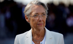 FRANCE: BORNE "NE FERME PAS LA PORTE" À UNE TAXE SUR LES SUPER PROFITS