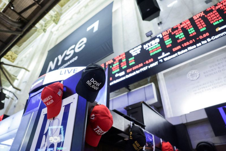 Les traders travaillent sur le parquet de la Bourse de New York