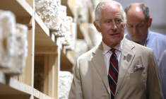 Le roi Charles III de Grande-Bretagne lors d'une visite à la Poacher Cheese Farm