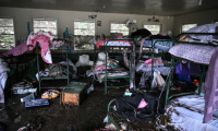 Vue de l'intérieur d'un chalet à Camp Mystic, un camp de vacances dévasté par des inondations meurtrières à Hunt, Texas, Etats-Unis, le 5 juin 2025 ( AFP / RONALDO SCHEMIDT )