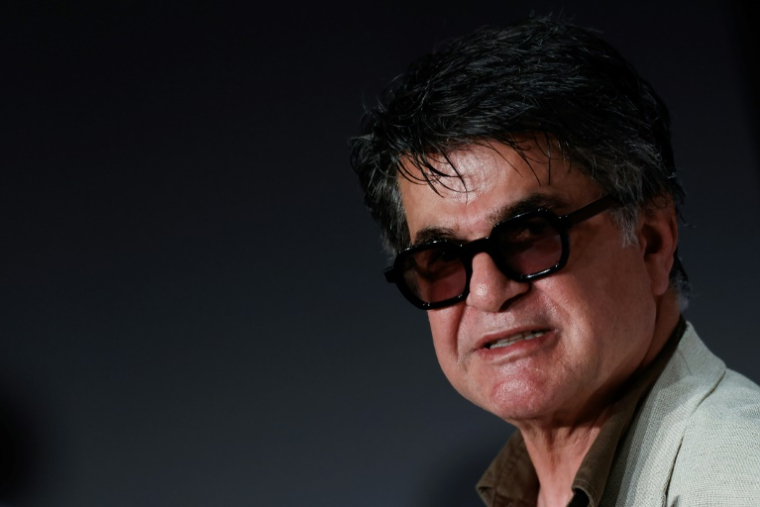 Le réalisateur iranien Jafar Panahi au Festival de Cannes le 21 mai 2025 ( AFP / Ian LANGSDON )