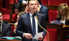 Le ministre du Travail Olivier Dussopt, le 14 février 2023 à l'Assemblée. ( AFP / BERTRAND GUAY )