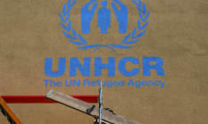 Un logo de l'agence de l'ONU pour les réfugiés, à Berlin, le 16 juin 2022 ( AFP / John MACDOUGALL )