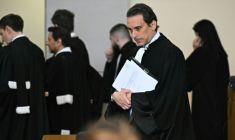 Philippe Ohayon, avocat du chef présumé du gang "Yoda" Félix Bingui à Marseille le 18 mai 2025 ( AFP / Gabriel BOUYS )