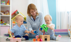 Pourquoi faire appel à une assistante maternelle pour faire garder son bébé (vs crèche) ?