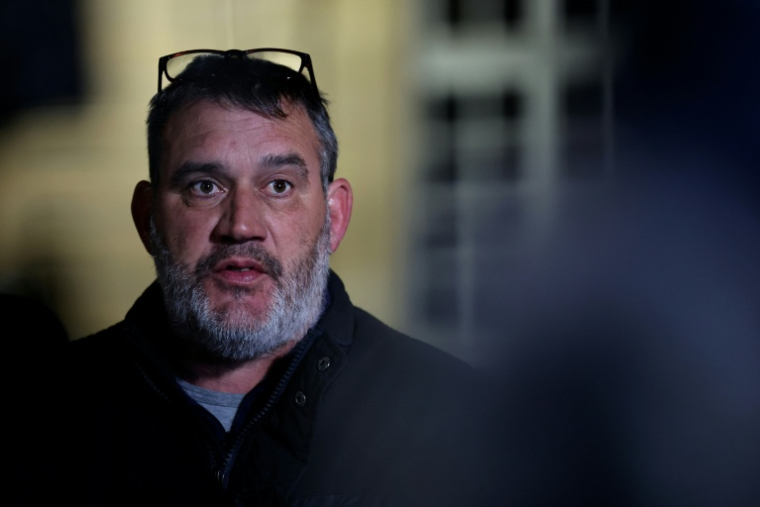 Le président du syndicat agricole Coordination rurale (CR), Bertrand Venteau, quitte l'Hôtel Matignon, à Paris, après une réunion avec le Premier ministre Sébastien Lecornu, le 5 janvier 2026 ( AFP / Anne-Christine POUJOULAT )