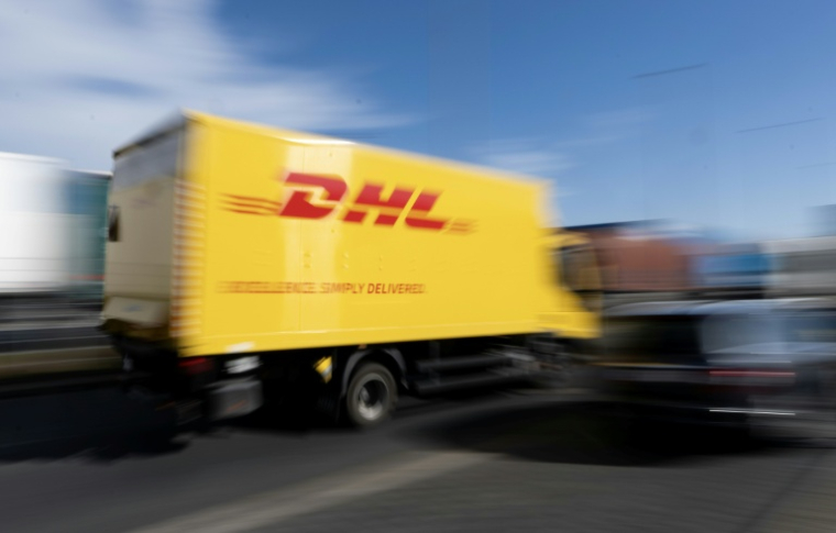 Un camion du groupe de logistique DHL ( AFP / Ina FASSBENDER )