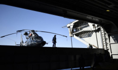 Un porte-hélicoptères de la marine française en Égypte