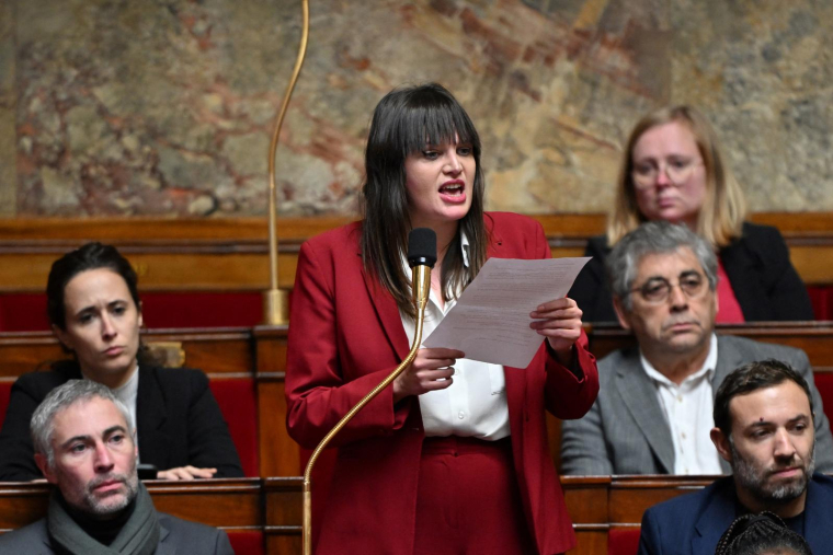 La députée LFI-NFP de Seine Maritime, Alma Dufour, à Paris le 5 décembre 2023. ( AFP / MIGUEL MEDINA )