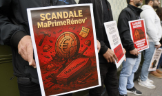 Devant le siège de l'Agence nationale de l'habitat (ANAH), des employés manifestent pour demander des conditions de paiement raisonnables pour l'aide de l'État "Ma Prime Renov". A Paris, le 12 mai 2025. ( AFP / LUDOVIC MARIN )