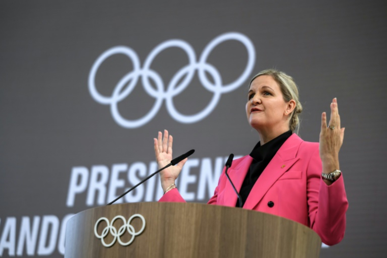 Kirsty Coventry prononce son premier discours dans ses nouvelles fonctions de présidente du Comité inernational olympique le 23 juin 2025 à Lausanne ( AFP / Fabrice COFFRINI )