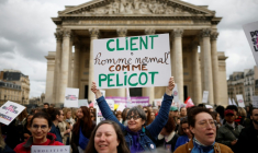 Des manifestants à Paris le 12 avril 2026 ( AFP / Ian LANGSDON )