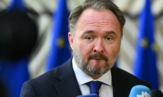 Le commissaire européen Dan Jorgensen le 16 mars 2026, à Bruxelles, en Belgique ( AFP / NICOLAS TUCAT )