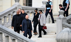 Kim Kardashian arrive au palais de Justice de Paris pour témoigner au procès de ses braqueurs, le 13 mars 2025 ( AFP / LEO VIGNAL )