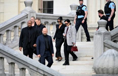 Kim Kardashian arrive au palais de Justice de Paris pour témoigner au procès de ses braqueurs, le 13 mars 2025 ( AFP / LEO VIGNAL )