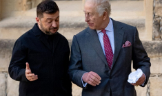 Volodymyr Zelensky (G) et Charles III (D) au château de Windsor le 24 octobre 2025   ( POOL / Aaron Chown )
