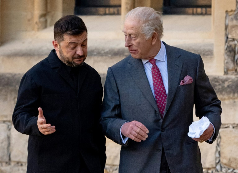 Volodymyr Zelensky (G) et Charles III (D) au château de Windsor le 24 octobre 2025   ( POOL / Aaron Chown )