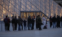 Vol de bijoux au Louvre: le musée s'apprête à rouvrir