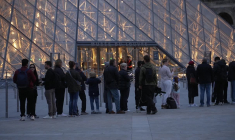 Vol de bijoux au Louvre: le musée s'apprête à rouvrir