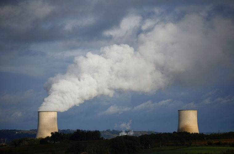 Tour de refroidissement de la centrale nucléaire d'EDF à Golfech