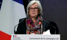 La ministre des Armées, Catherine Vautrin, lors d'une conférence de presse à l'occasion du lancement de la campagne nationale de recrutement pour le nouveau service militaire national, le 12 janvier 2026 à Paris ( AFP / Thomas SAMSON )