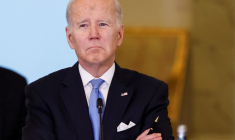 Le président américain Joe Biden assiste à une réunion de l'OTAN à Varsovie, en Pologne
