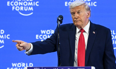 Le président américain Donald Trump lors de la réunion annuelle du Forum économique mondial à Davos, le 21 janvier 2026. ( AFP / FABRICE COFFRINI )