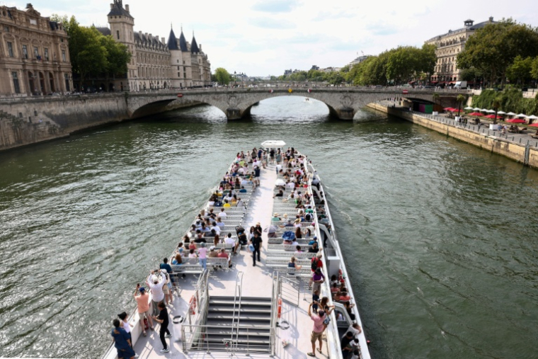 Croisière touristique sur la Seine à Paris, le 18 juin 2025 ( AFP / Behrouz MEHRI )