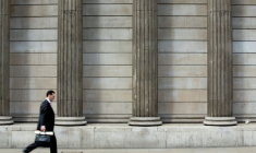 LA BANQUE D'ANGLETERRE RELÈVE SON TAUX DIRECTEUR, INCERTITUDE SUR LA SUITE