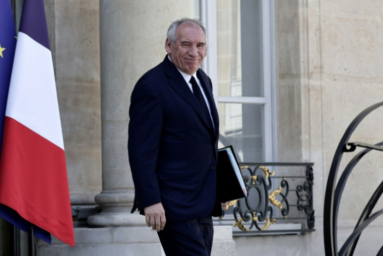 Le Premier ministre François Bayrou à la sortie du Conseil des ministres à l'Elysée, le 27 août 2025 à Paris ( AFP / STEPHANE DE SAKUTIN )