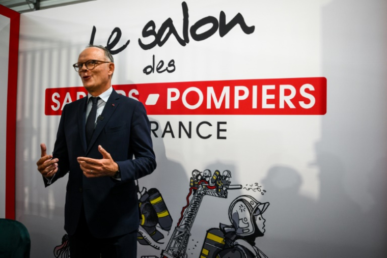 Édouard Philippe, candidat du parti Horizons à l'élection présidentielle de 2027, s'exprime lors d'une visite au Congrès national des pompiers, à La Roche-sur-Foron, le 1er octobre 2026 ( AFP / OLIVIER CHASSIGNOLE )