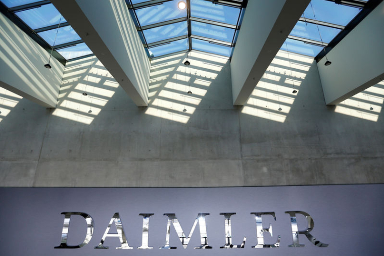 DAIMLER RÉDUIT SON DIVIDENDE AVEC LE RECUL DE SON BÉNÉFICE