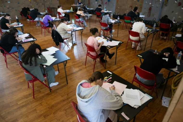 Des élèves passent l'épreuve de philosophie du baccalauréat à lycée Michel de Montaigne à Mulhouse, le 16 juin 2025 dans le Haut-Rhin ( AFP / SEBASTIEN BOZON )