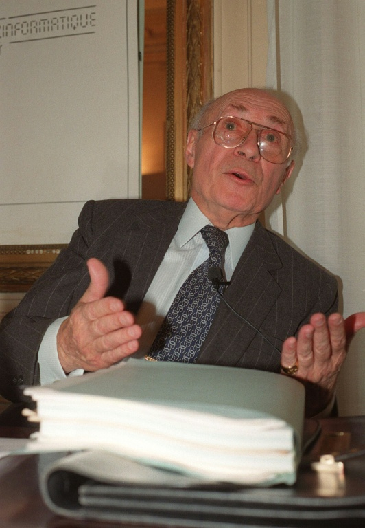 Henri Caillavet lors d'une conférence de presse à Paris, le 26 février 1992 ( ARCHIVES / PATRICK HERTZOG )