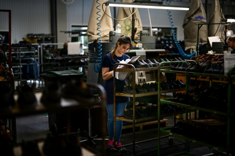 Dans l'usine Paraboot de Saint-Jean-de-Moirans, le 27 mai 2025 ( AFP / OLIVIER CHASSIGNOLE )