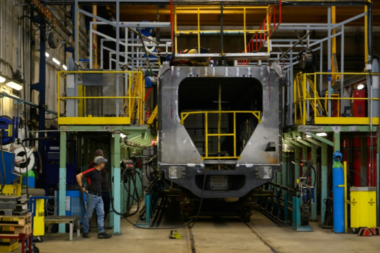 Un employé dans l'usine du constructeur ferroviaire espagnol CAF à Reichshoffen, dans l'est de la France, le 29 septembre 2026 ( AFP / SEBASTIEN BOZON )