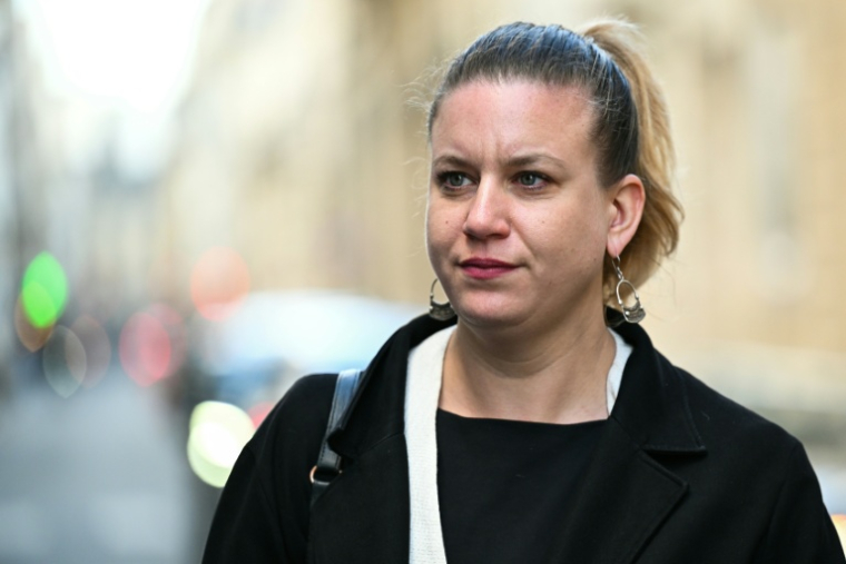 La cheffe de file des députés LFI, Mathilde Panot, devant  l'Hôtel Matignon après avoir participé à une réunion des dirigeants des partis sur le conflit en Iran, organisée par le Premier ministre, Paris, le 11 mars 2026 ( AFP / Bertrand GUAY )