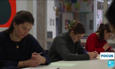 Nouvelle loi immigration : polémique sur le niveau exigé pour les tests de français