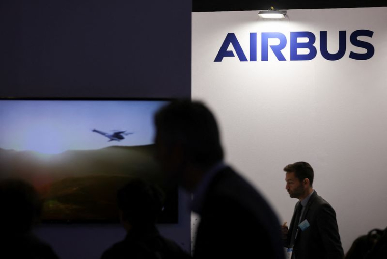 Le logo Airbus lors d'un congrès à Barcelone