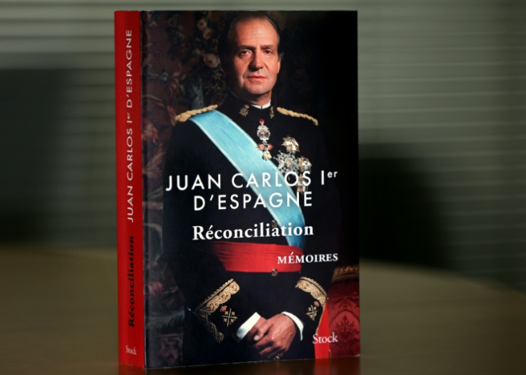 L'édition française du livre de mémoires "Juan Carlos Ier d'Espagne. Réconciliation", le 13 novembre 2025 à Madrid ( AFP / Thomas COEX )